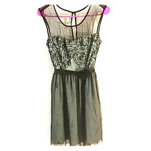 I.N. San Francisco Formal dress size 5 green with black lace (258)